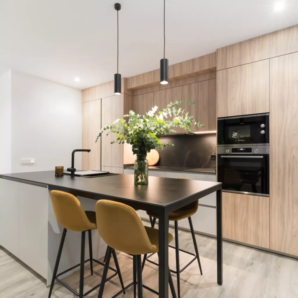 Cocina Santos olmo y gris con isla central