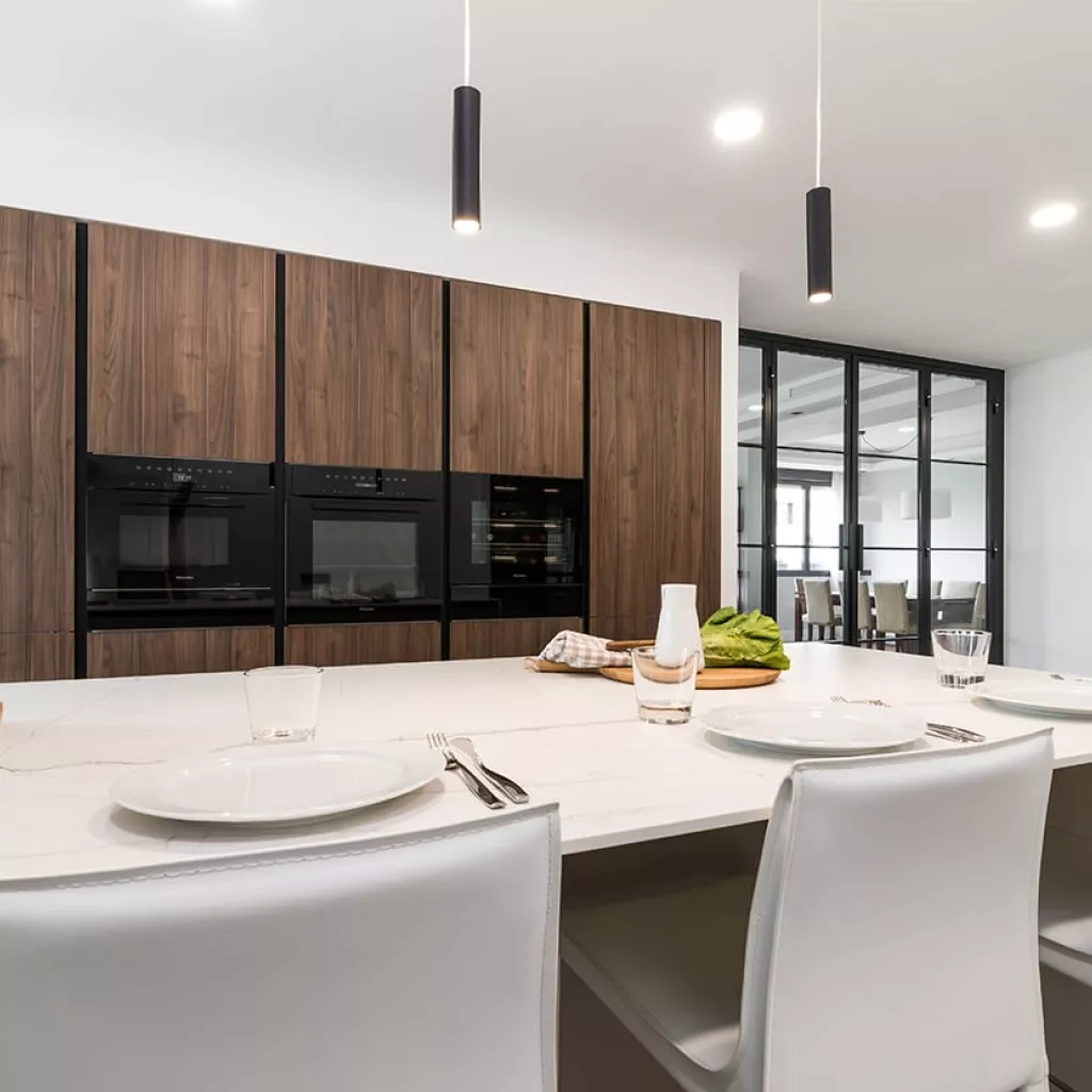 Cocina Santos en U con vitrina