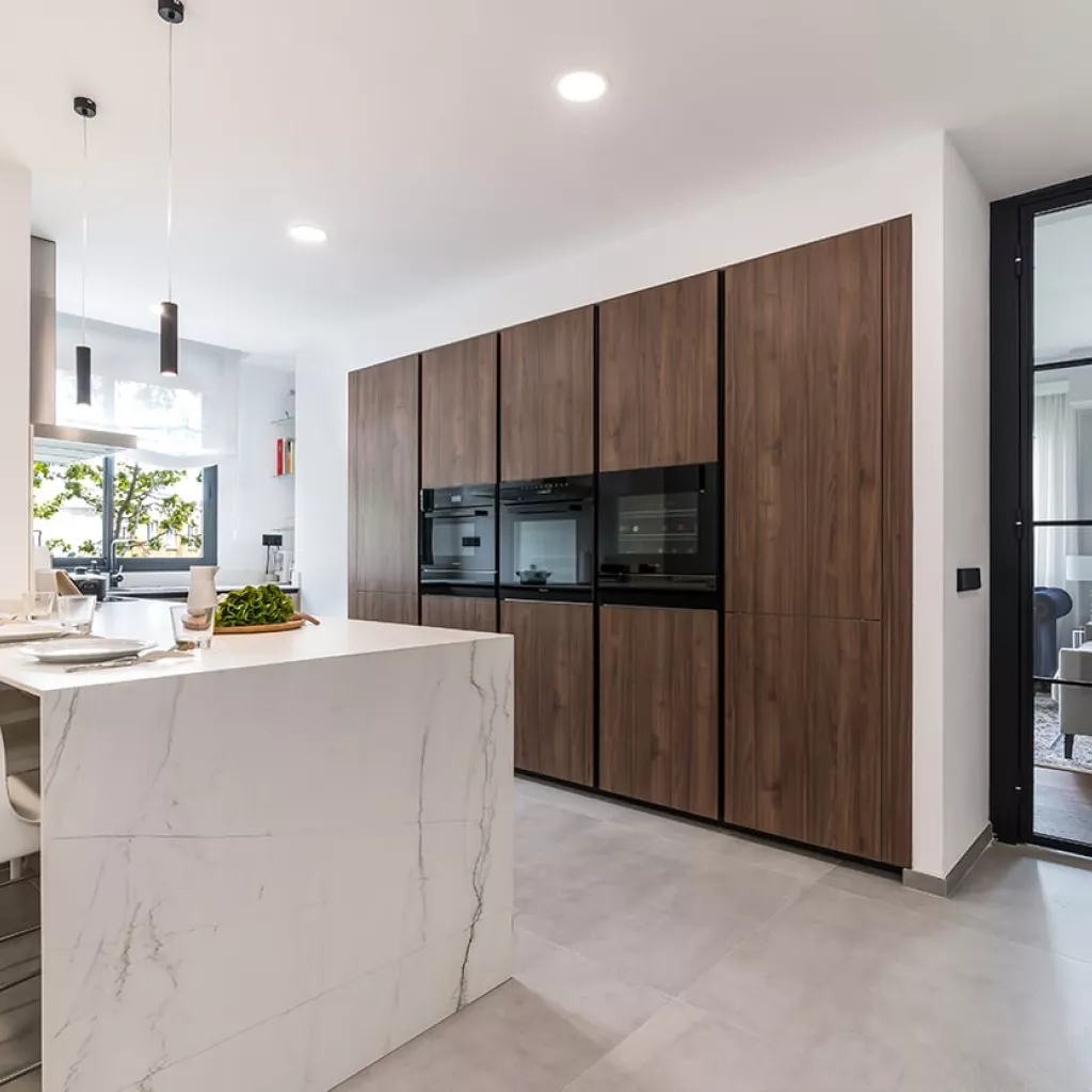 Cocina Santos en U con vitrina