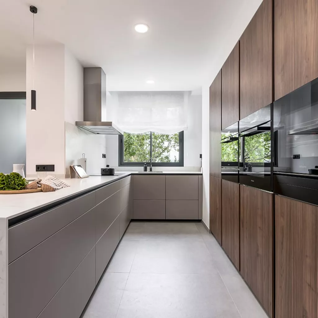 Cocina Santos en U con vitrina