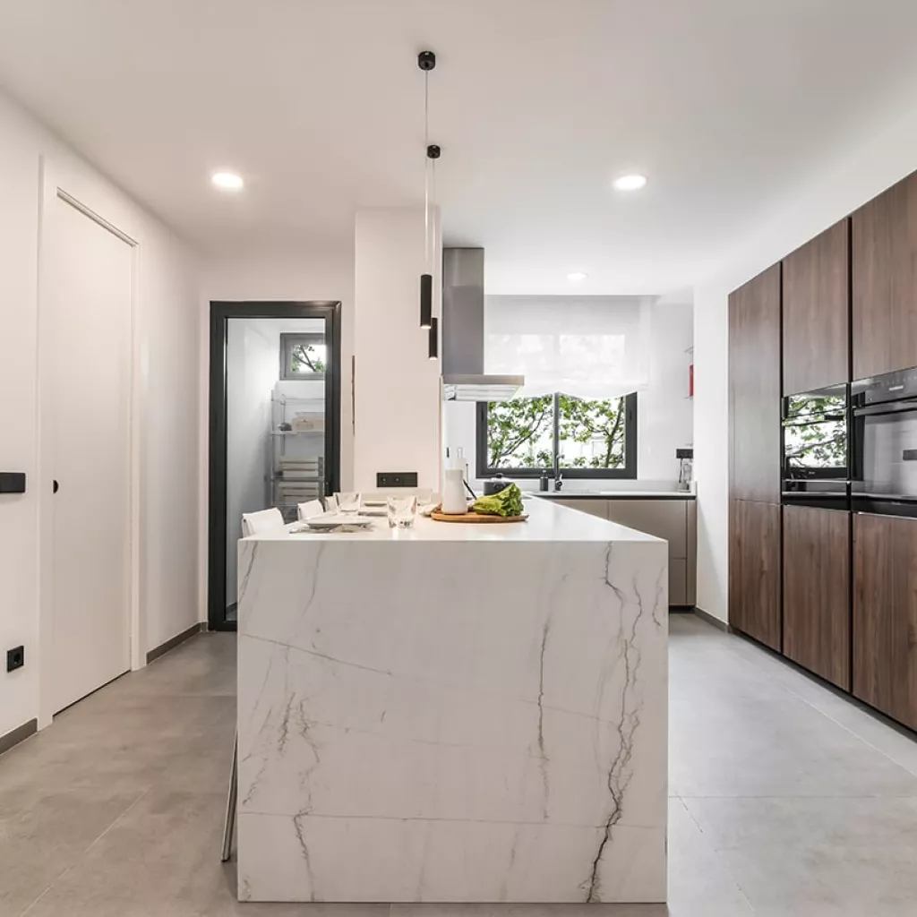 Cocina Santos en U con vitrina