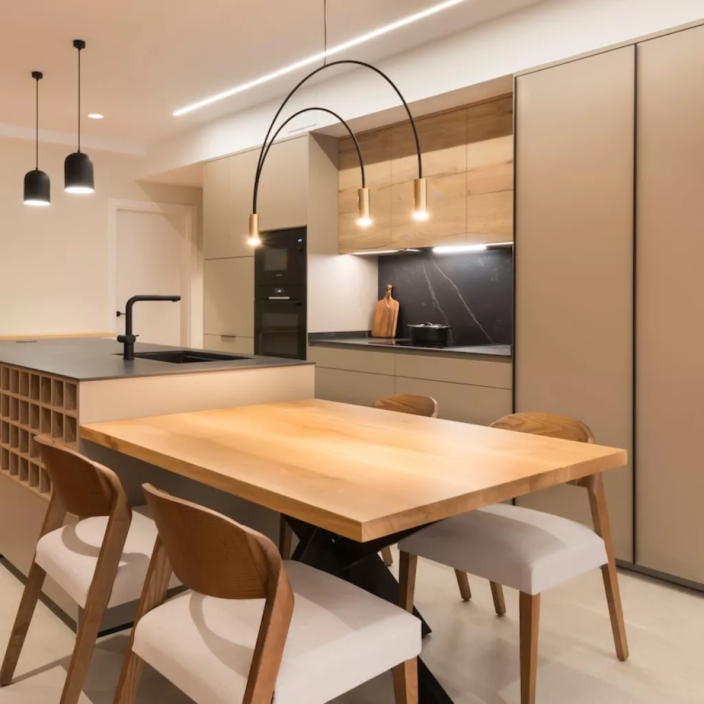 Cocina Santos abierta al salón con vitrina