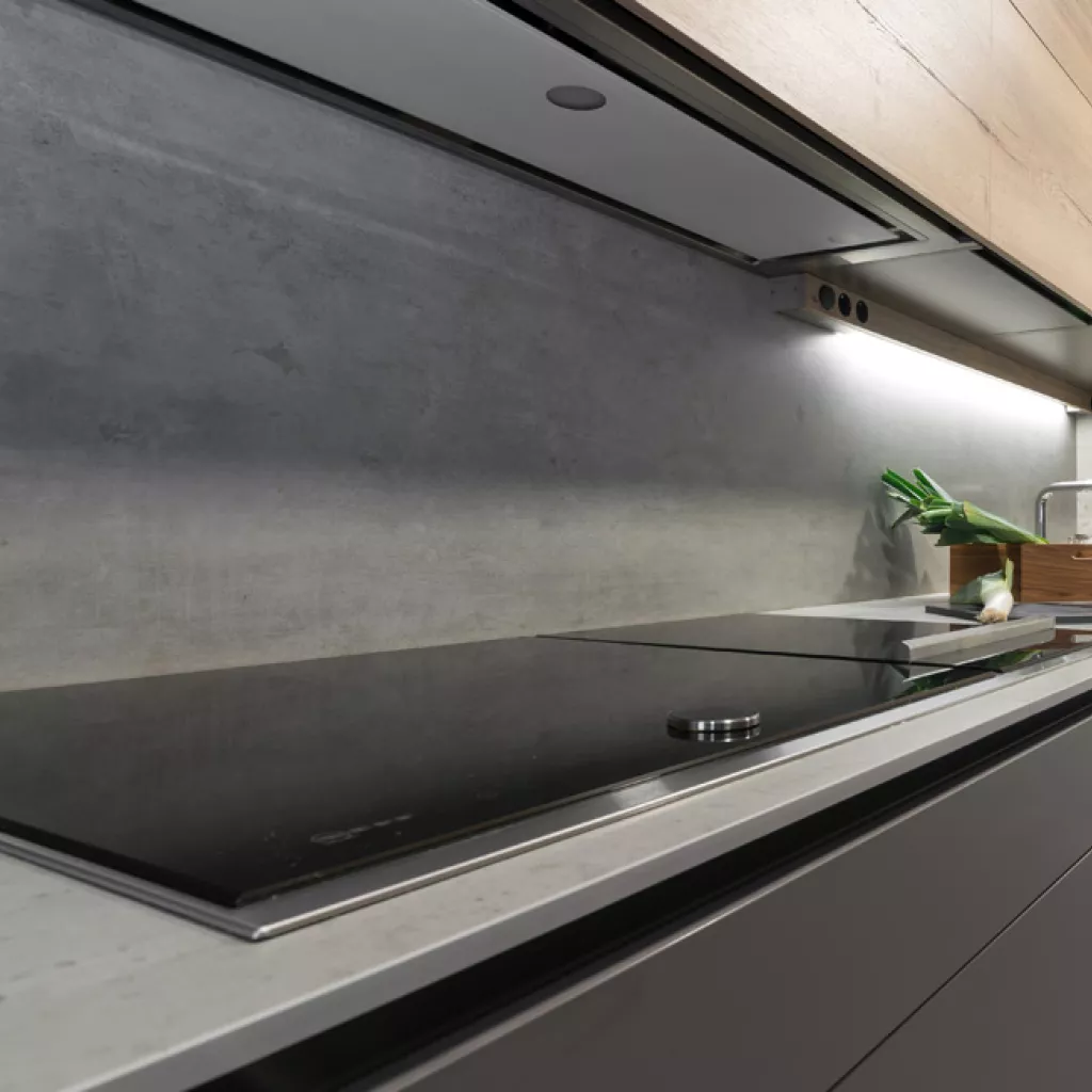 Detalle de encimera y fuegos cocina