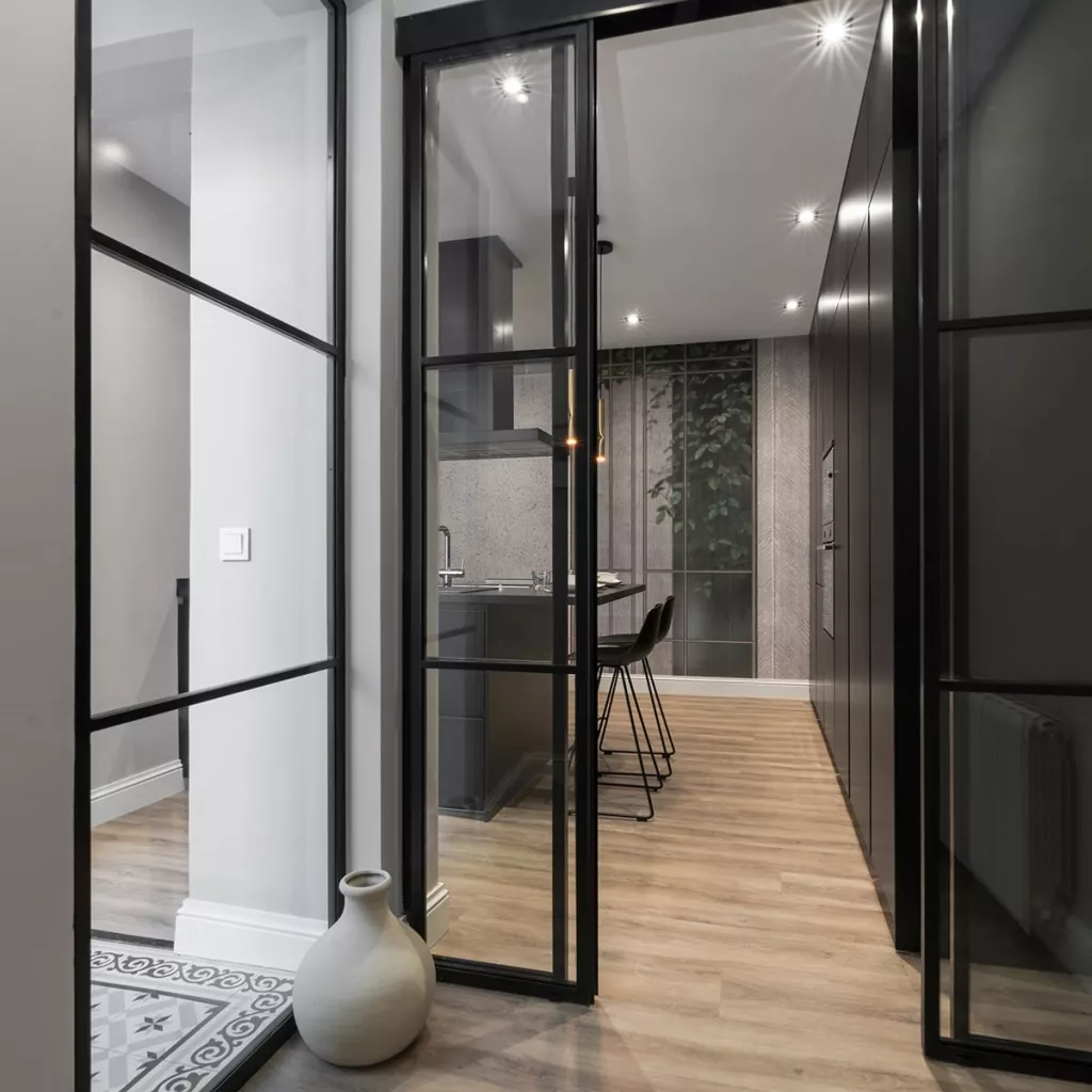 entrada a la cocina y suelo en roble