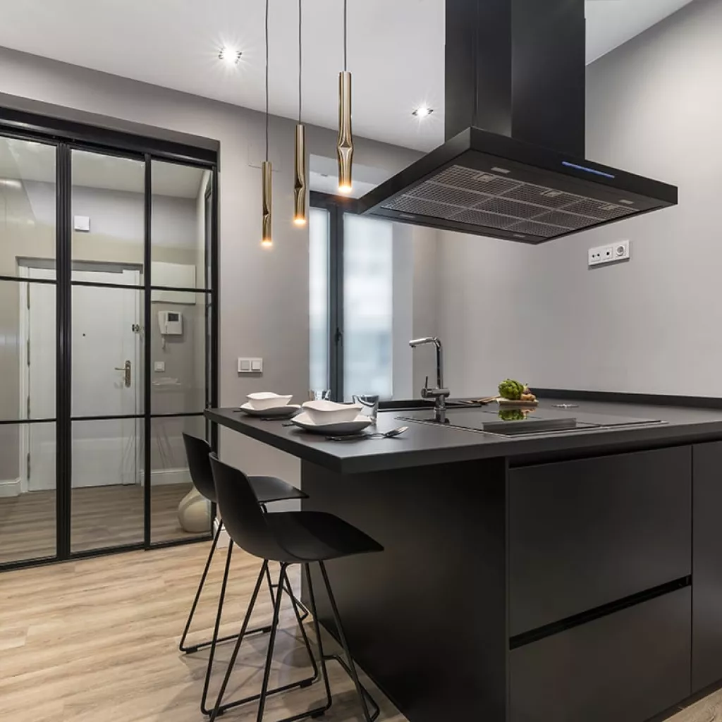 Cocina moderna de lujo en color negro