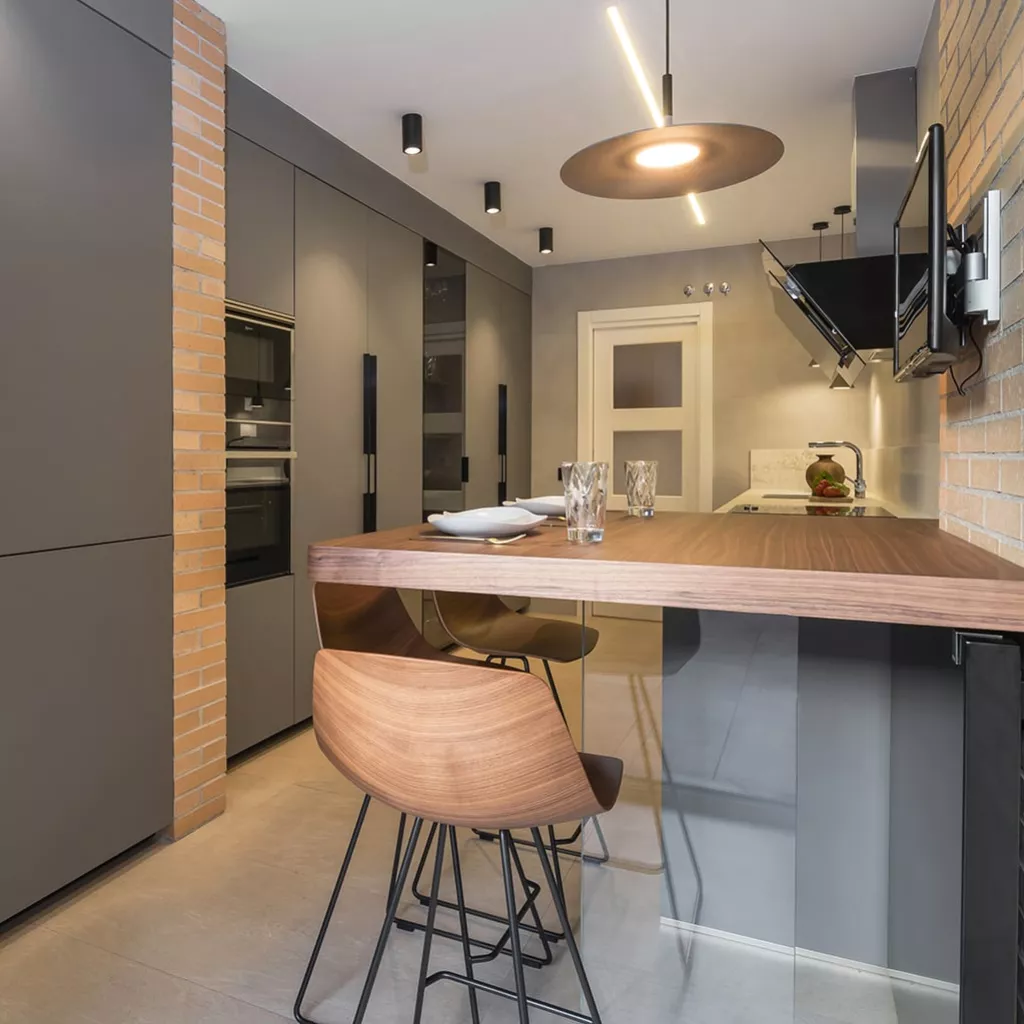 Mesa y barra de cocina de madera