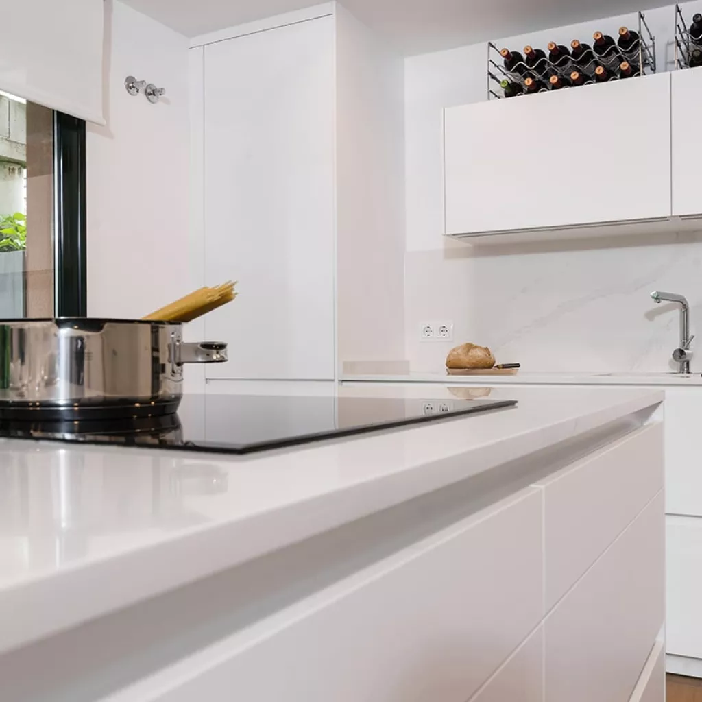Encimera blanca cocina