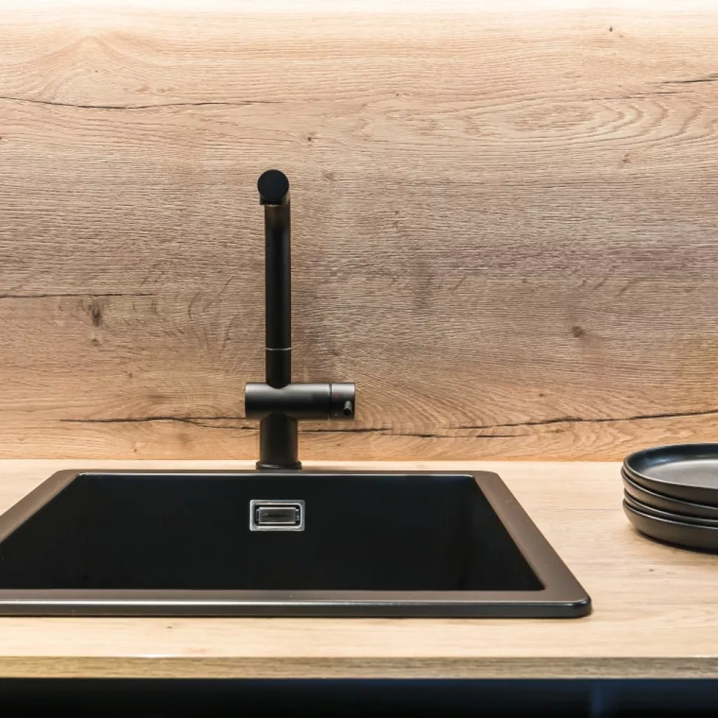 Fregadero y grifo Veravent en negro