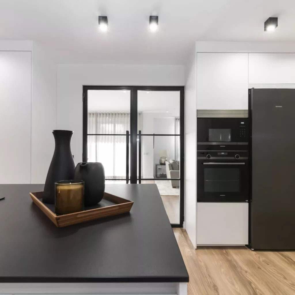 Frente columnas con electrodomésticos 