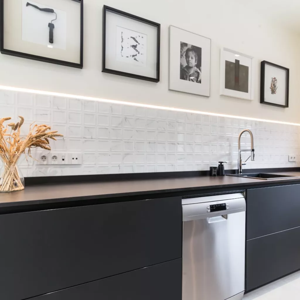 Frente muebles bajos negro y roble Santos