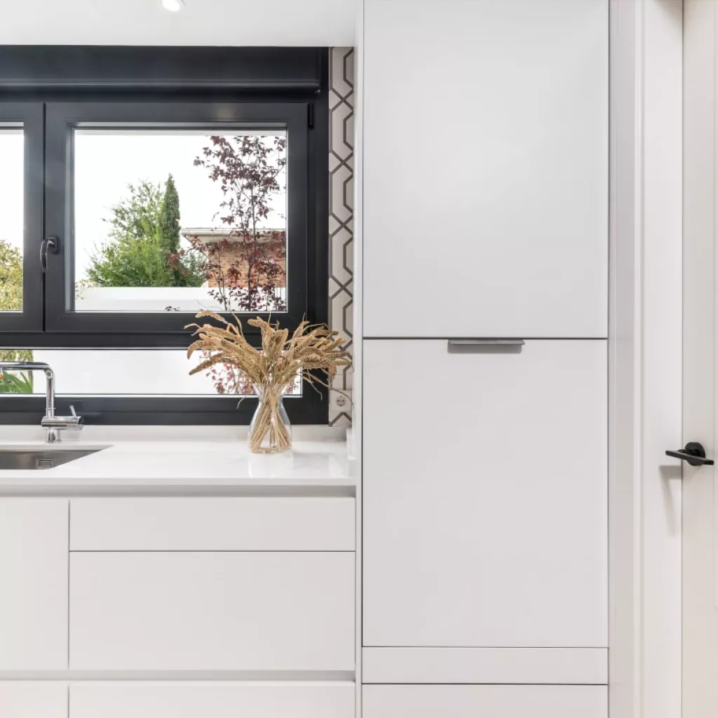 Frente zona aguas en cocina Santos blanca