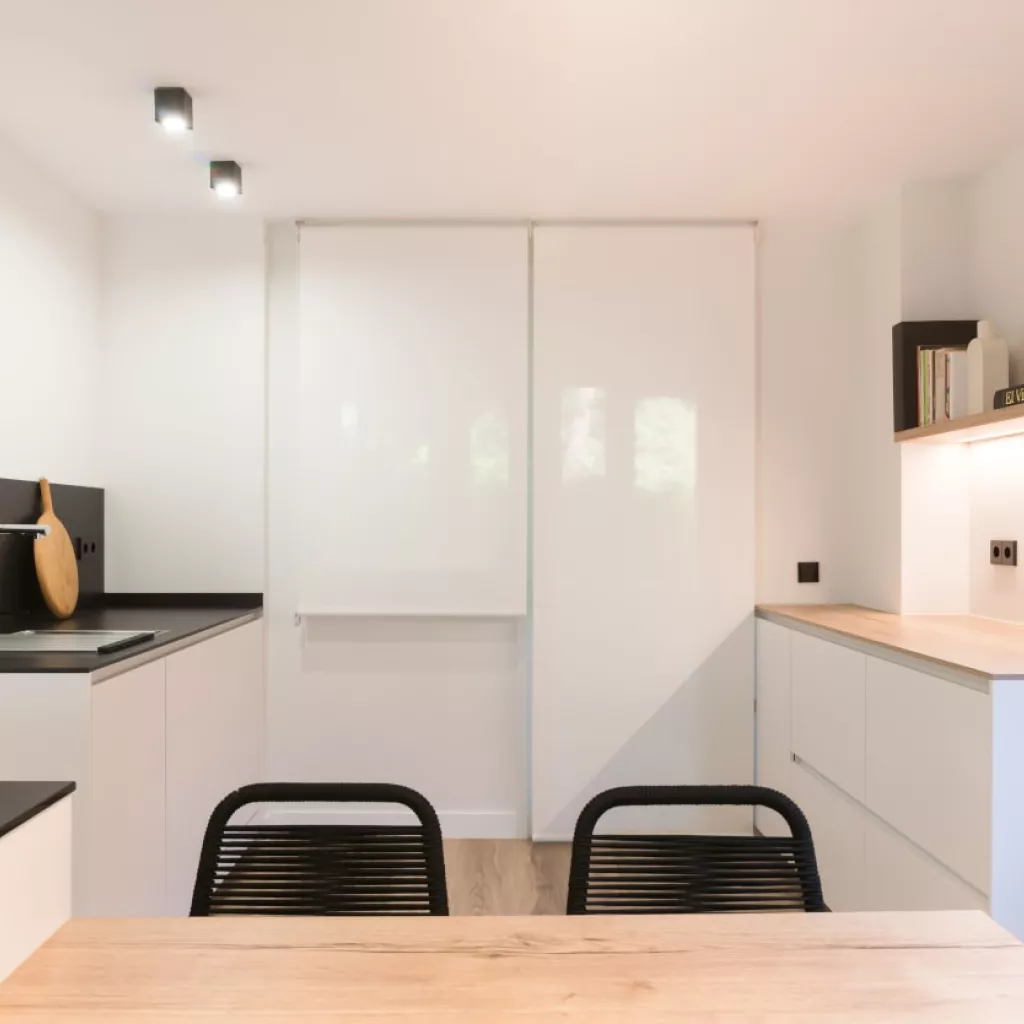 Frente muebles bajos en cocina Santos blanca