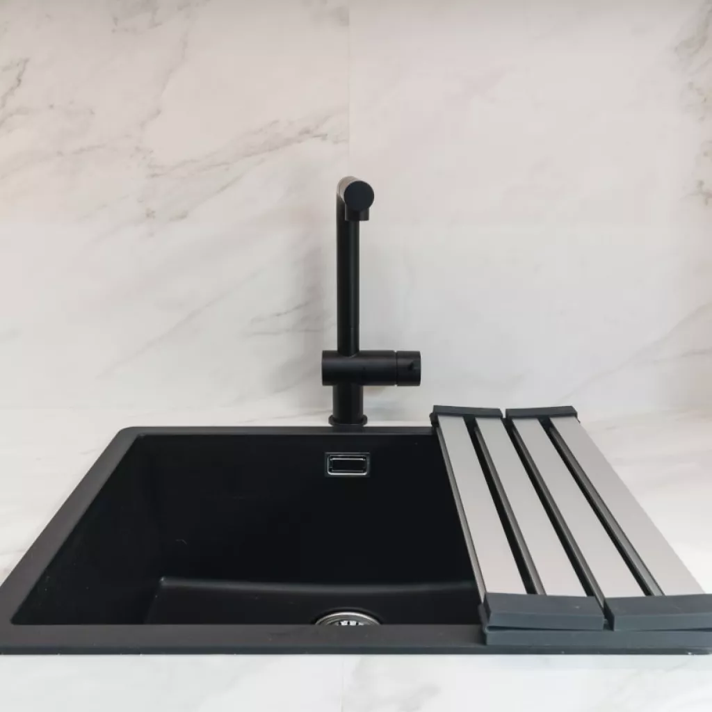 Grifo y fregadero Veravent con accesorio escurridor