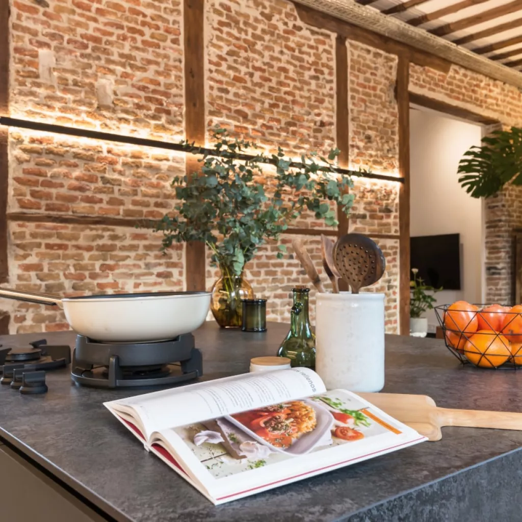 Isla central con encimera Pitt Cooking