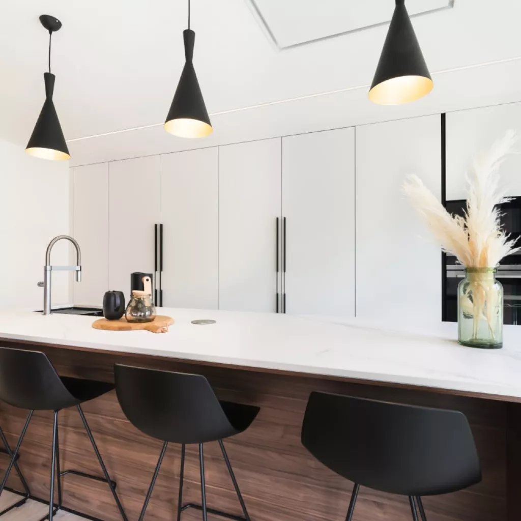 Isla central con zona barra