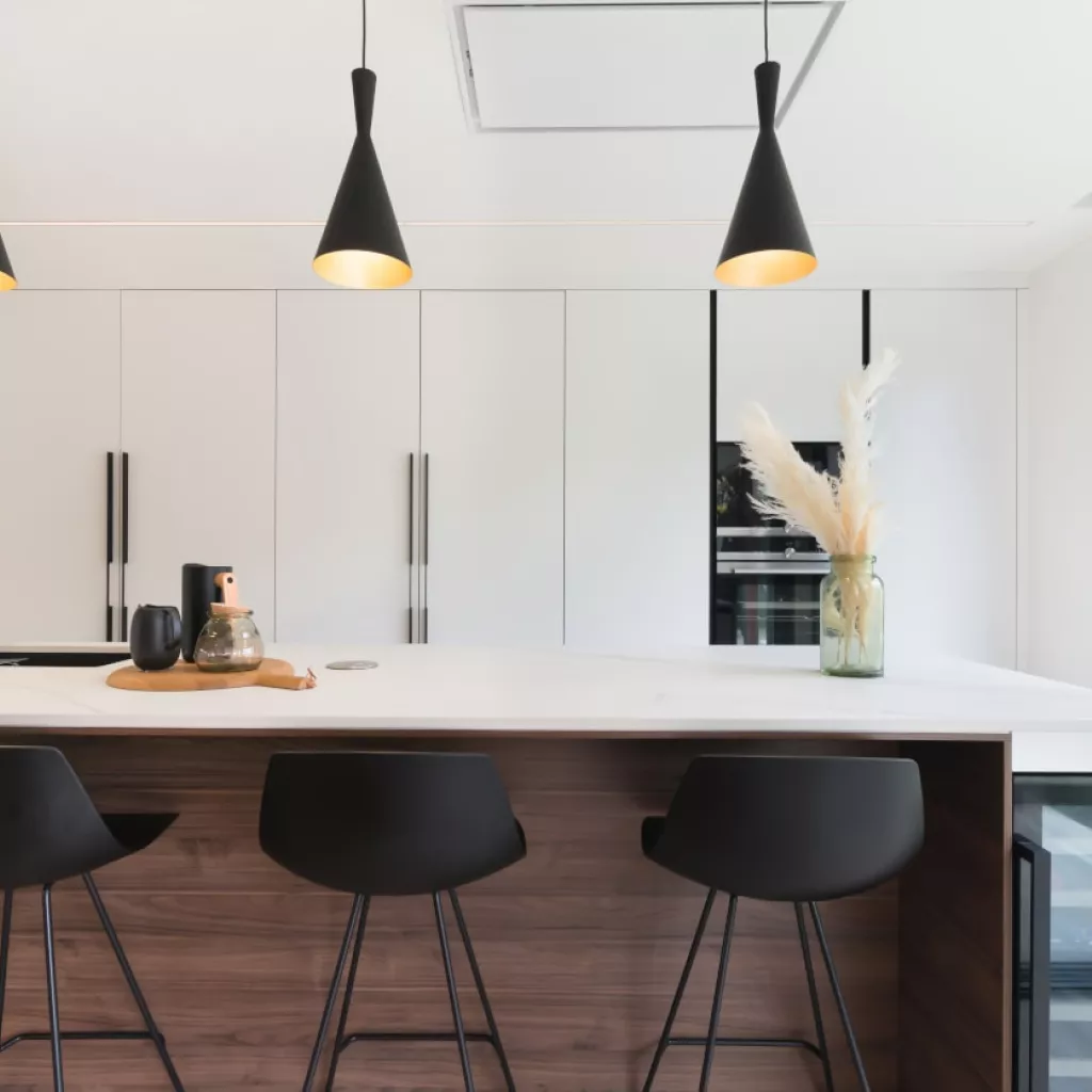 Isla central con zona barra