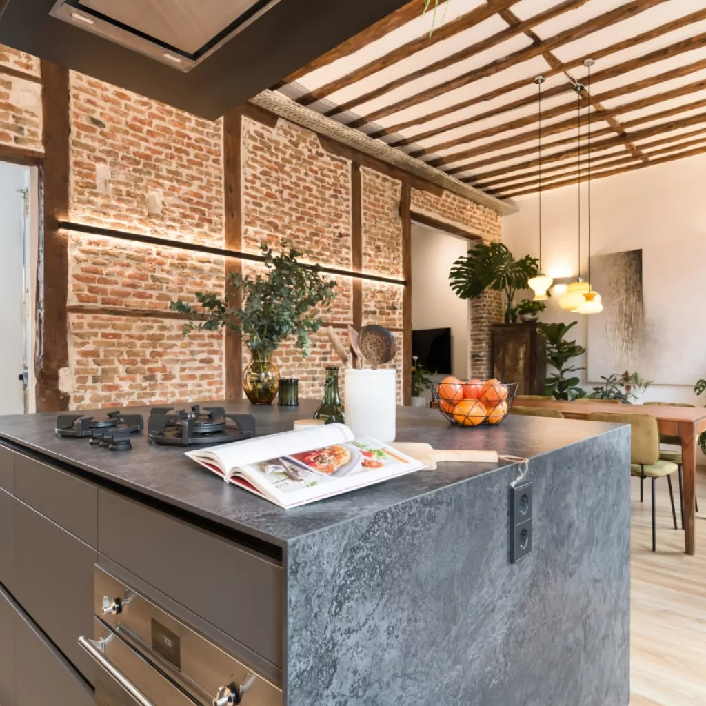 Isla central en cocina Santos gris