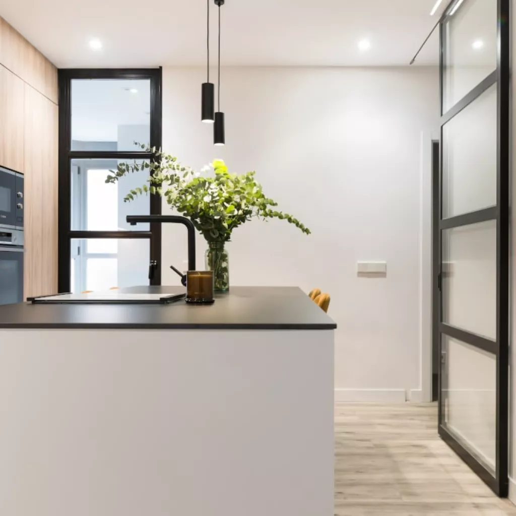 Isla central en cocina Santos olmo y gris