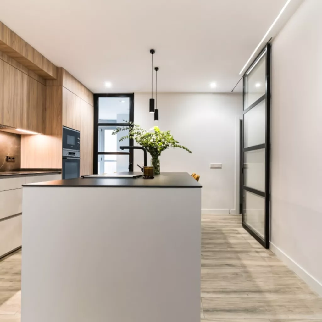 Isla central en cocina Santos olmo y gris