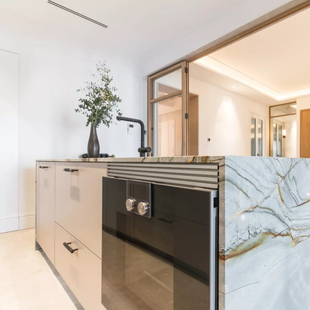 Isla central muebles bajos zona aguas