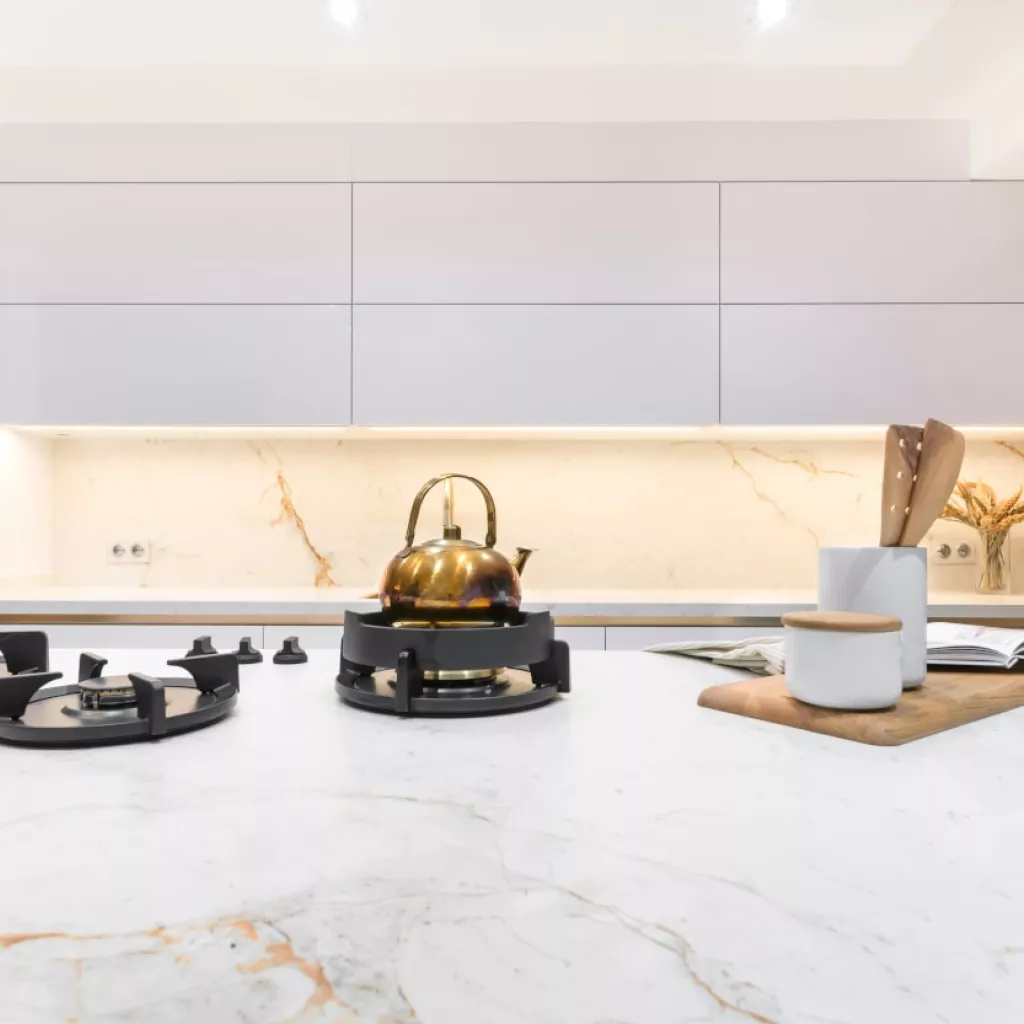 Isla con zona cocción fuegos Pitt Cooking