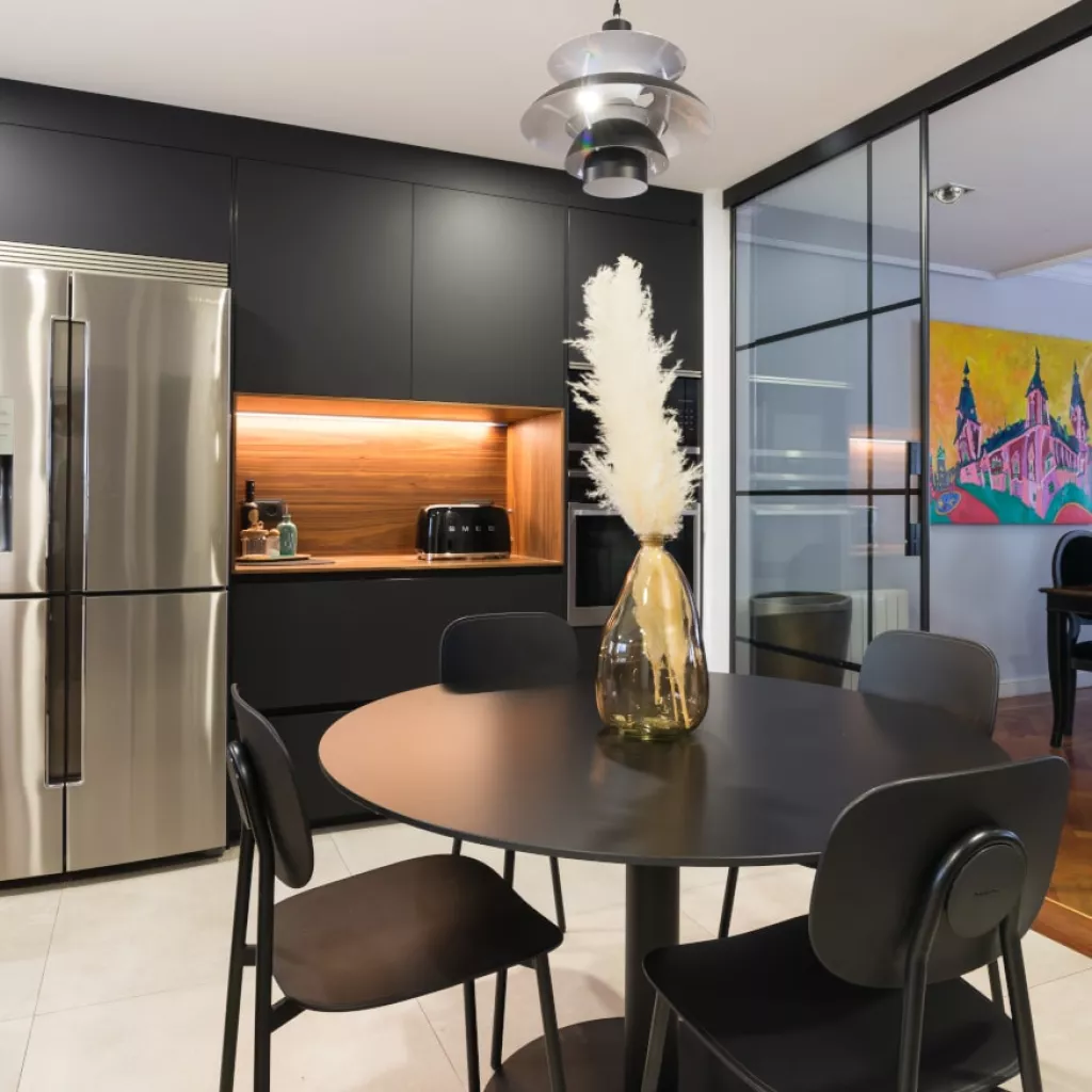 Mesa redonda en cocina Santos