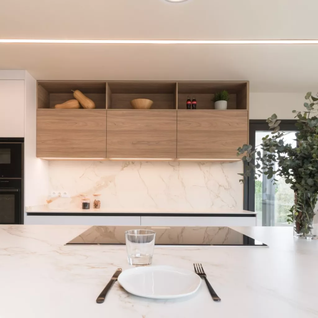 Muebles altos Santos en olmo claro