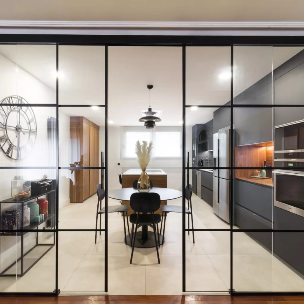 Puertas en cristal y aluminio negro