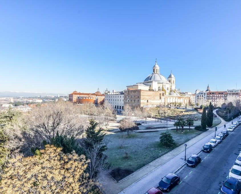 Proyecto de Interiorismo en Madrid: Salón, cocina y dormitorio - DOCRYS